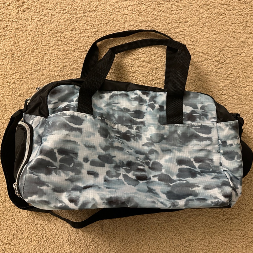 DSW TRAVEL BAG